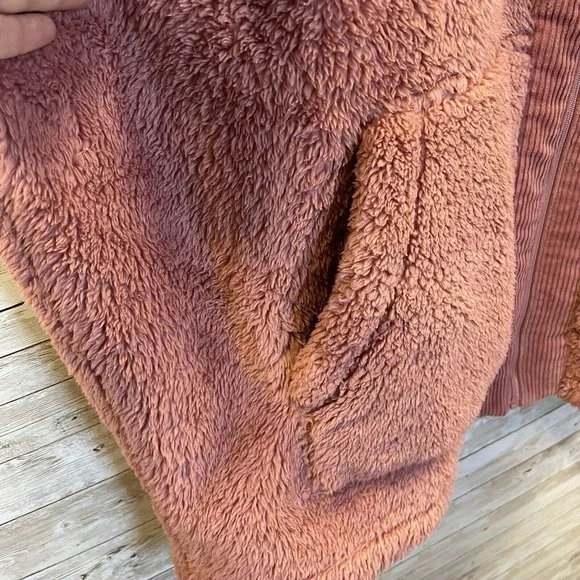 CAbi‎ Womens Small Jacket Embrace Topper Dusty Pink Rose Fleece Hooded Zip 4121 - Picture 5 of 10